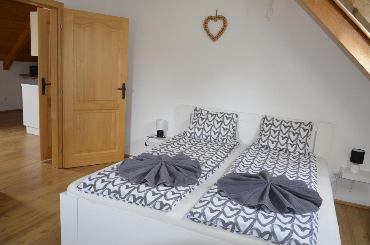 Apartmany U Vlcich Jam Petrowitz Exterior photo